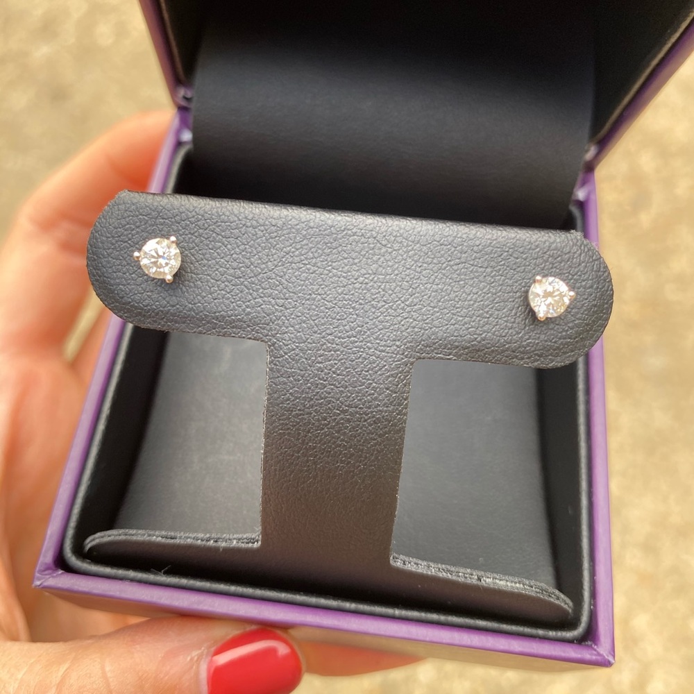 18k Diamond Stud Earrings (white gold)